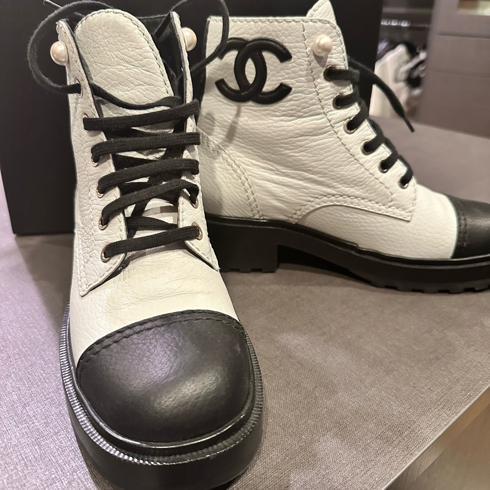 Chanel boots - Picture 2 of 5